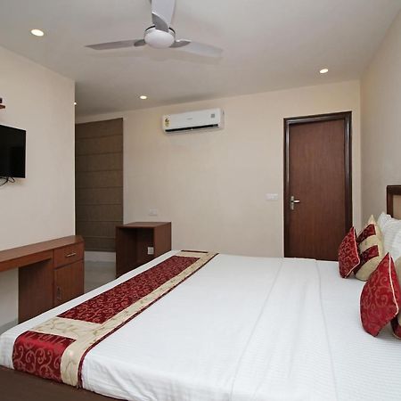 Oyo Hotel Blu Pebbles Near Delhi Airport New Delhi Exteriör bild