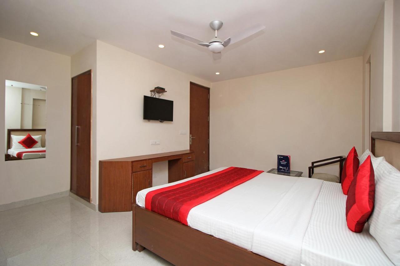 Oyo Hotel Blu Pebbles Near Delhi Airport New Delhi Exteriör bild
