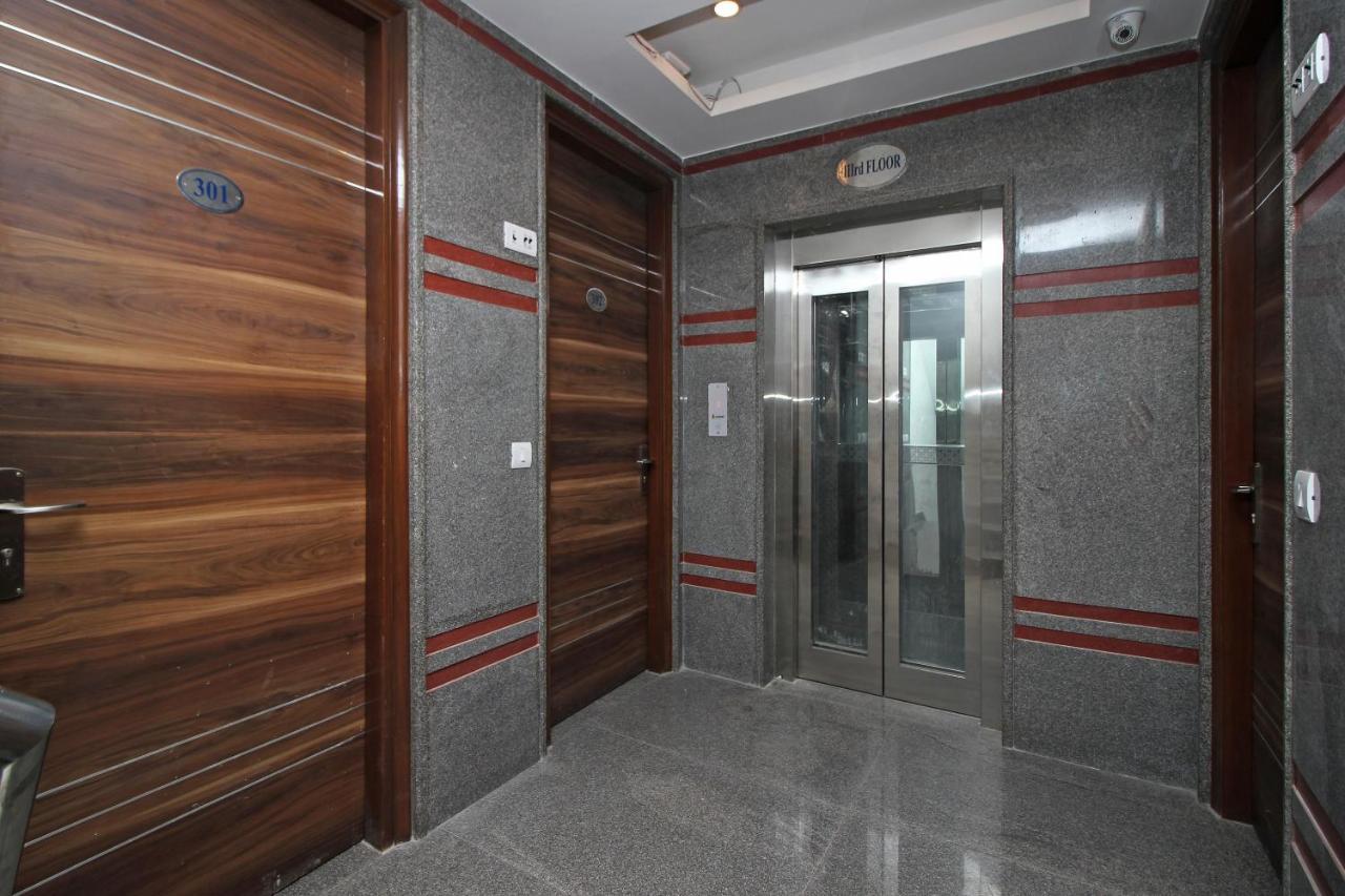 Oyo Hotel Blu Pebbles Near Delhi Airport New Delhi Exteriör bild