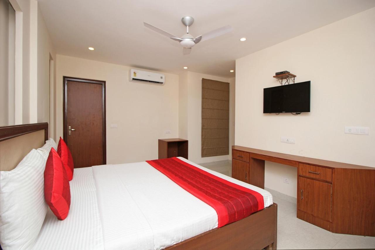 Oyo Hotel Blu Pebbles Near Delhi Airport New Delhi Exteriör bild