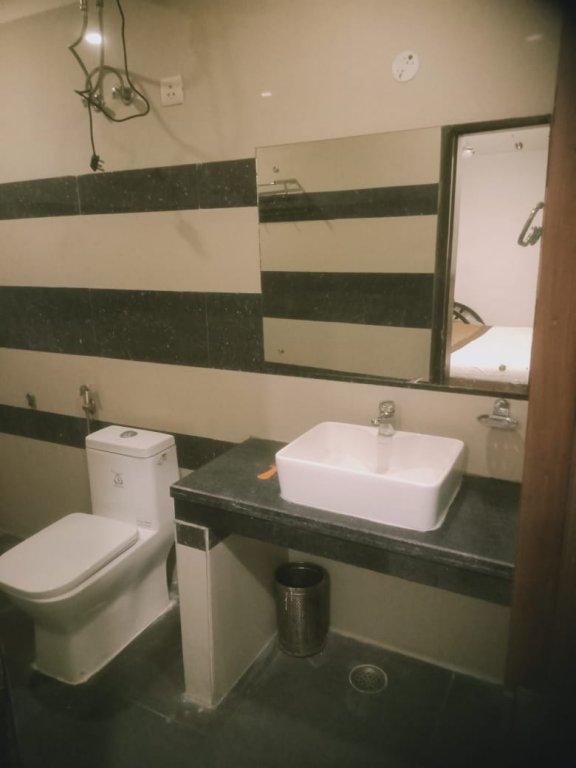 Oyo Hotel Blu Pebbles Near Delhi Airport New Delhi Exteriör bild